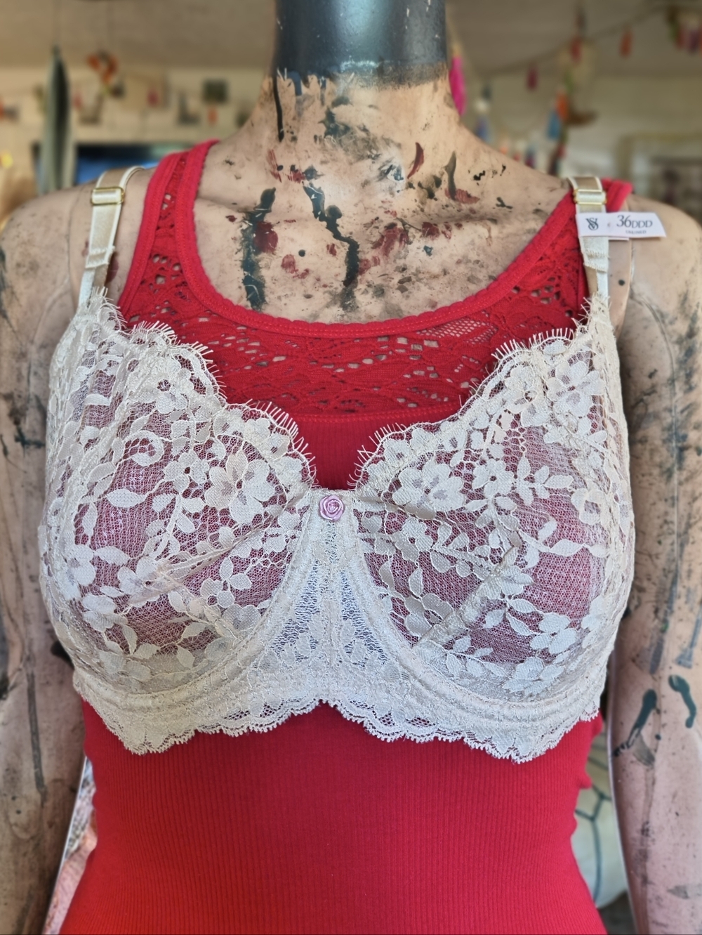 Victoria's Secret Cream Lace Underwire Bra 36DDD